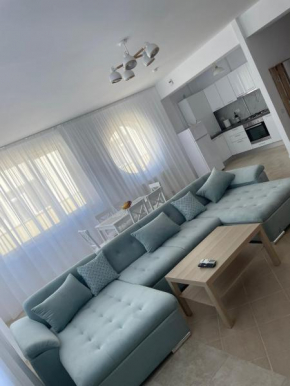 Champagne Summerland Apartment